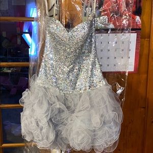 Strapless short prom dress